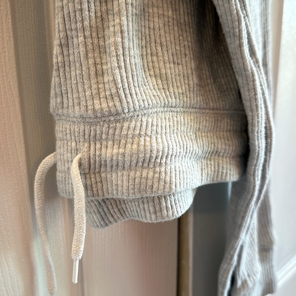 Girls two piece Old Navy sweatsuit, size 10/12 Worn once. Create bundle & save! - Picture 6 of 9